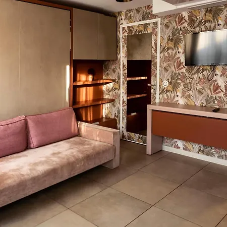 Multiresidence L'elysee Lägenhetshotell 4*