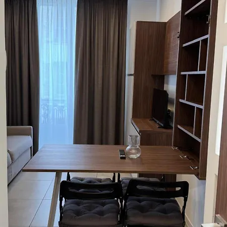 巴黎爱丽舍公寓式酒店 *