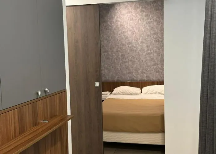 ملتيريزيدنس لإليزيه 4*