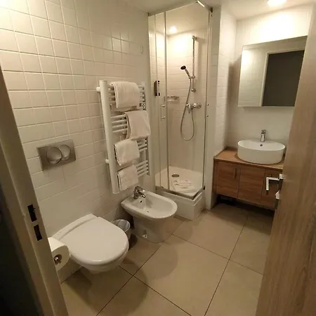 ملتيريزيدنس لإليزيه شقة فندقية 4*