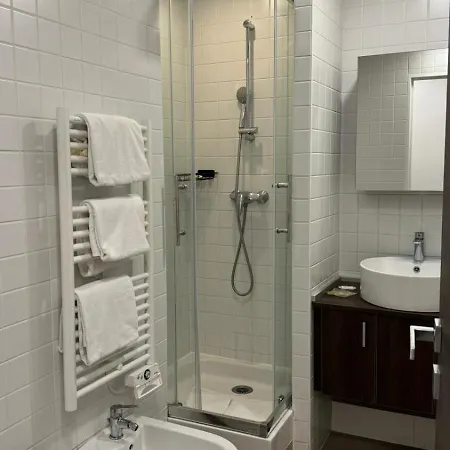 ملتيريزيدنس لإليزيه باريس